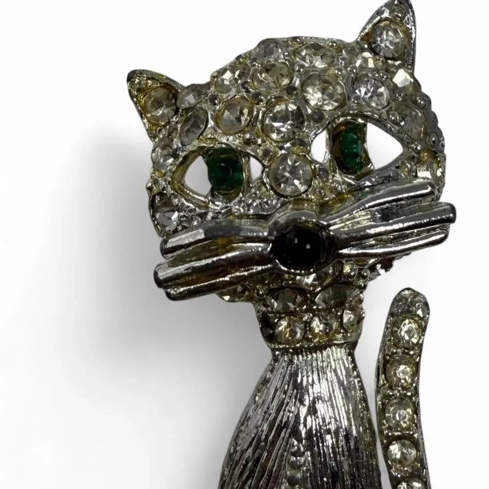 Vintage adorabale Silver toned and Rhinestones Cat Pin Brooch Pin